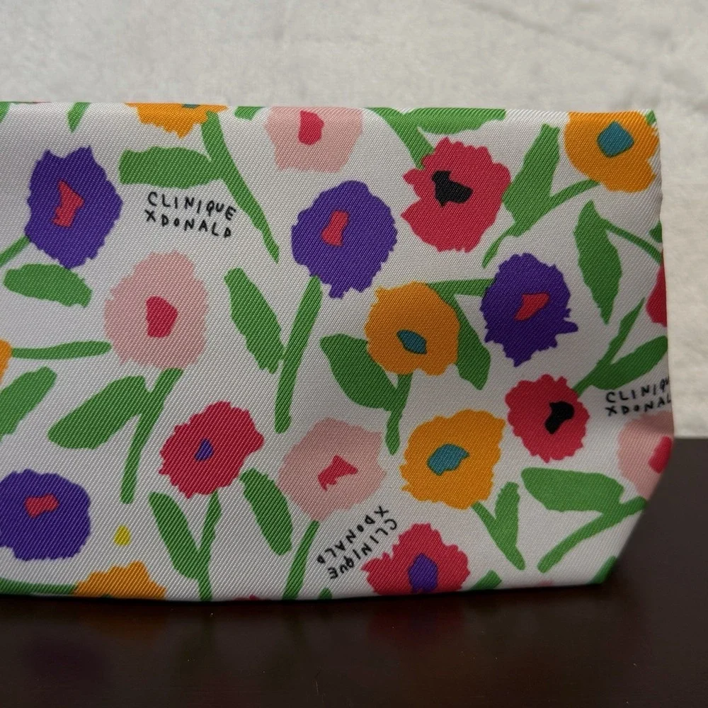 Clinique x Donald Floral Cosmetic Travel Makeup Bag Zipper Closure Purple Unused